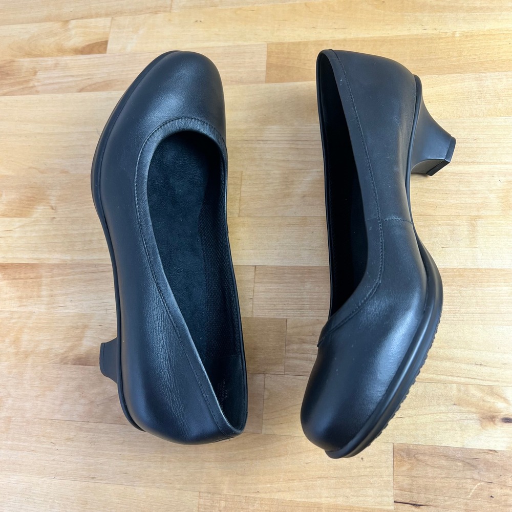 Classic Black Low Heel Women's Pump - Picture 6 of 11